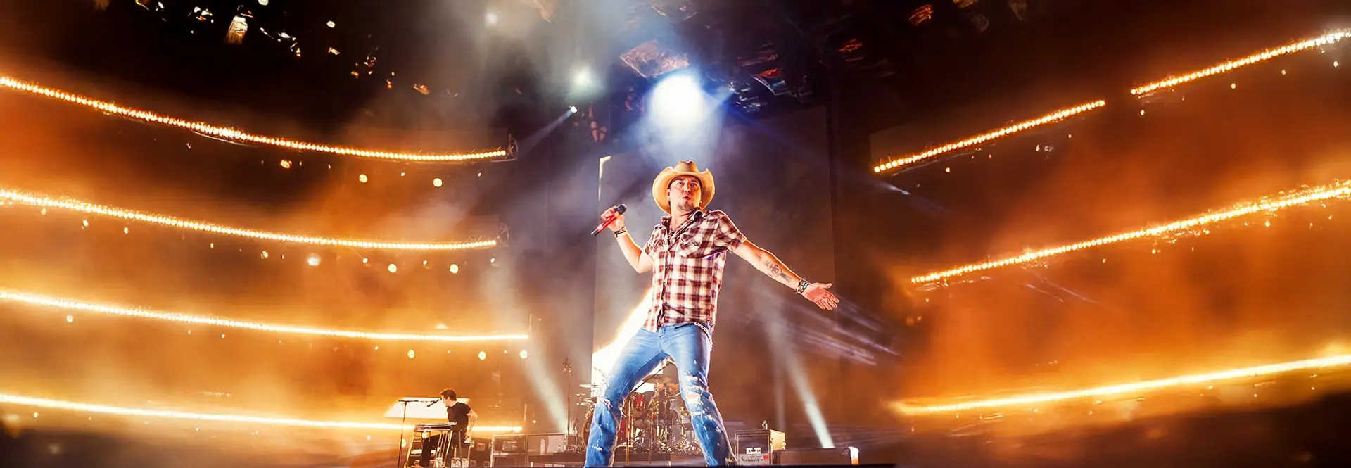 Jason Aldean with Chase Matthew, Mackenzie Carpenter and Dee Jay