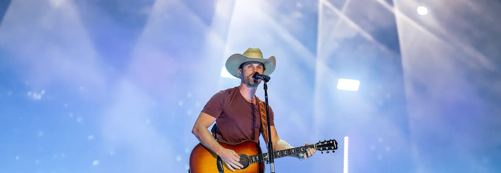 Image of Dustin Lynch